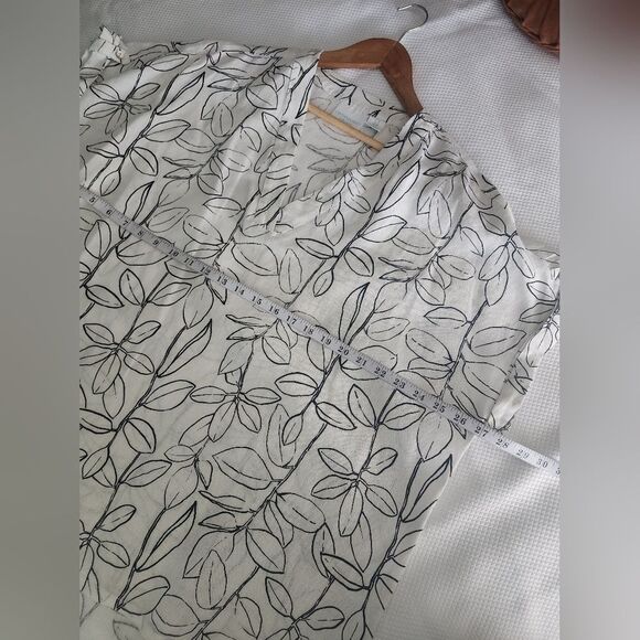 Cynthia Rowley Linen Minimalist Coastal White and Black Leaf Blouse - Picture 6 of 10